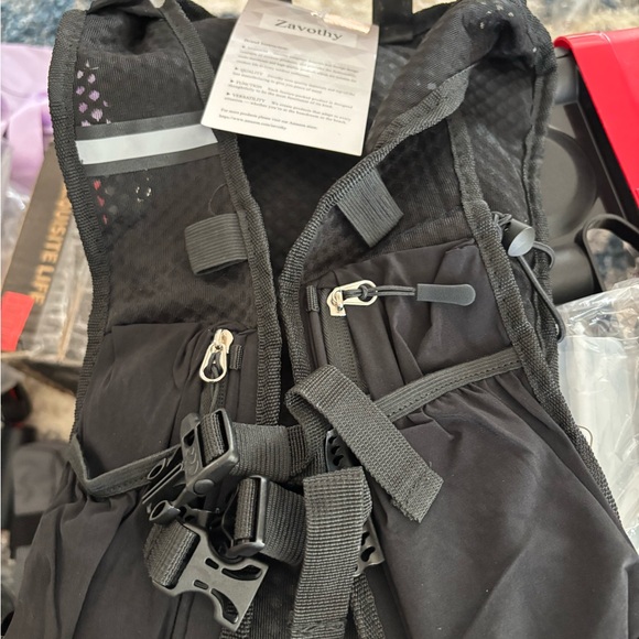 Zavothy Hydration Backpack, 1.5L Hydration Pack for Hiking, Cycling & Running - Picture 7 of 7
